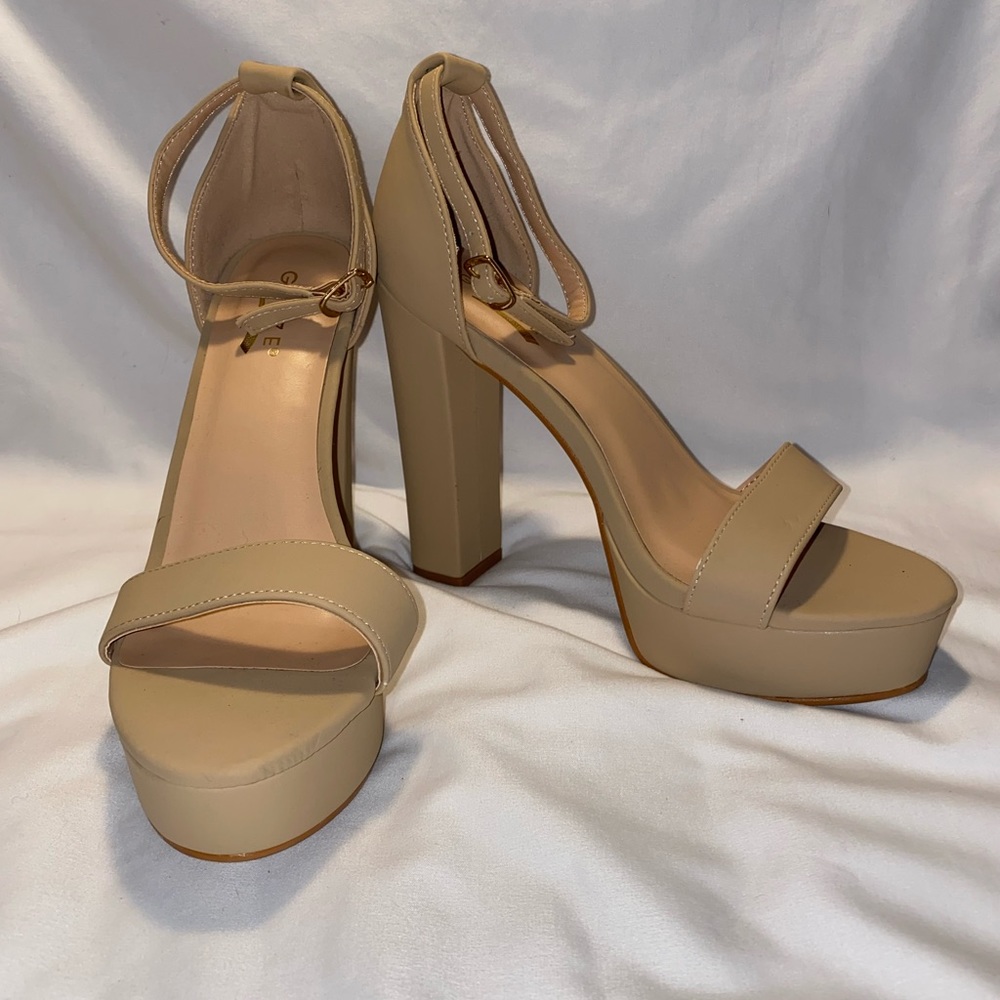 Open toe beige heel